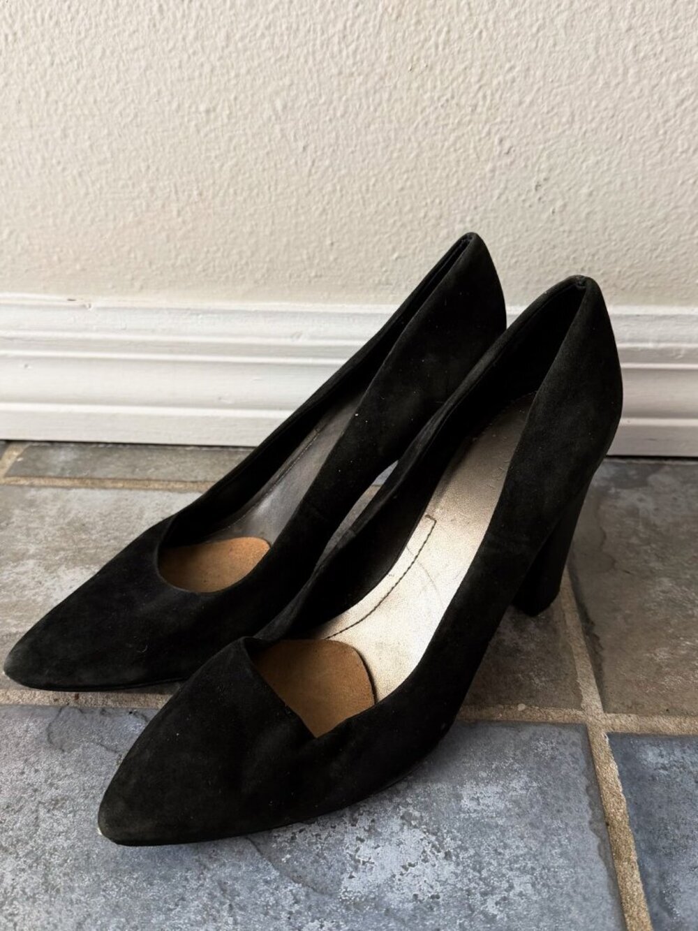 Tahari Ava Black Suede Pumps Womens 8.5 Block Heel Pointed Toe